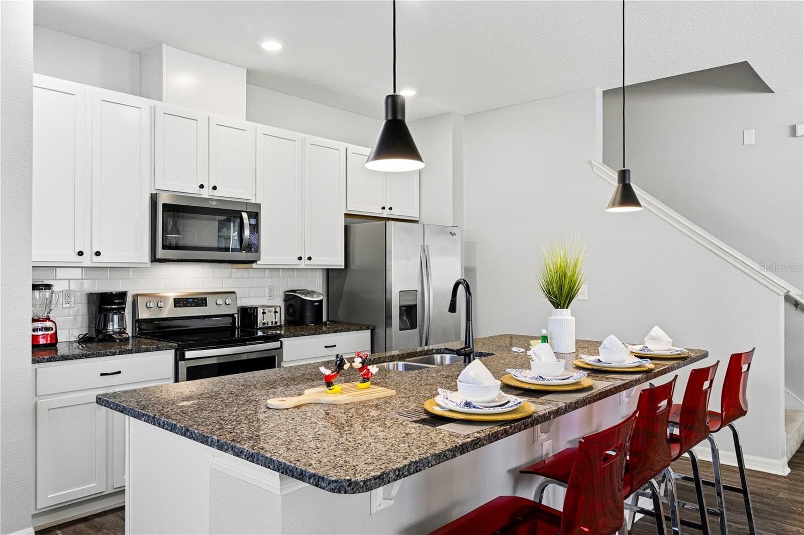Inviting kitchen designed to be the heart of the home - 5150 CROWN HAVEN DR, KISSIMMEE