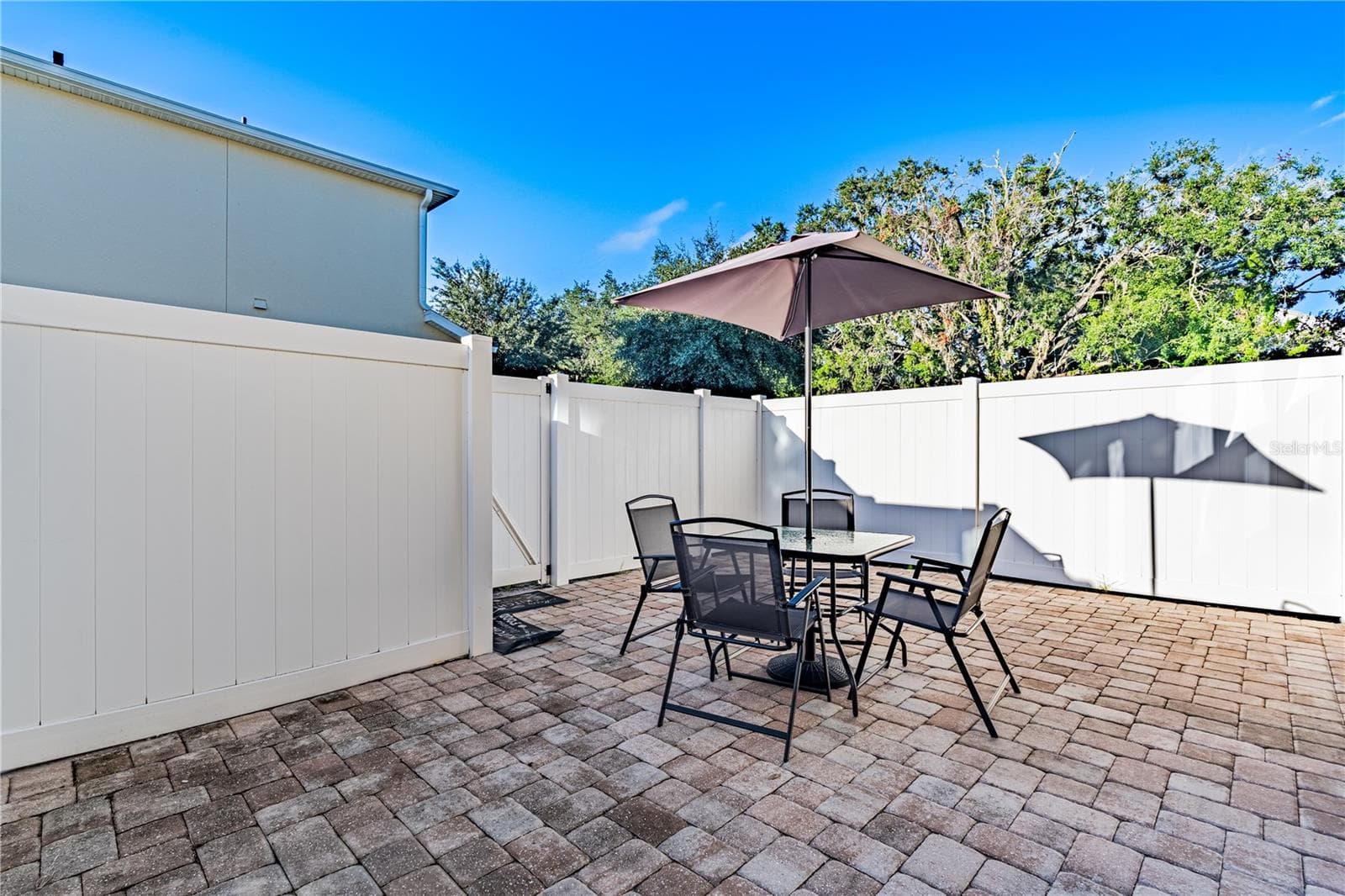 This extra spacious fenced area is ideal for a jacuzzi, grill and table. - 5150 CROWN HAVEN DR, KISSIMMEE