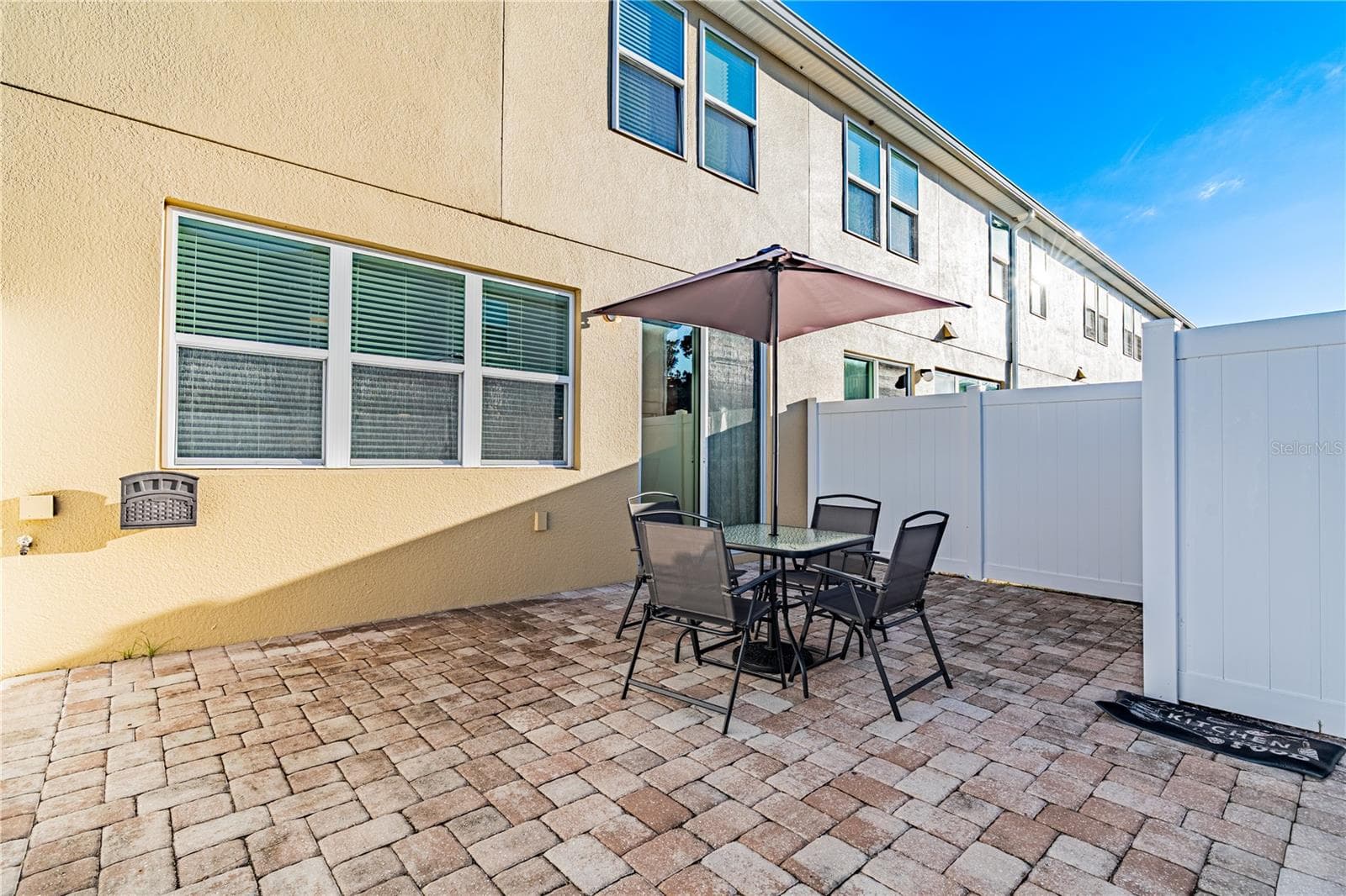 Add twinkling lights, a touch of greenery, and transform this charming lanai into your own private outdoor oasis! - 5150 CROWN HAVEN DR, KISSIMMEE