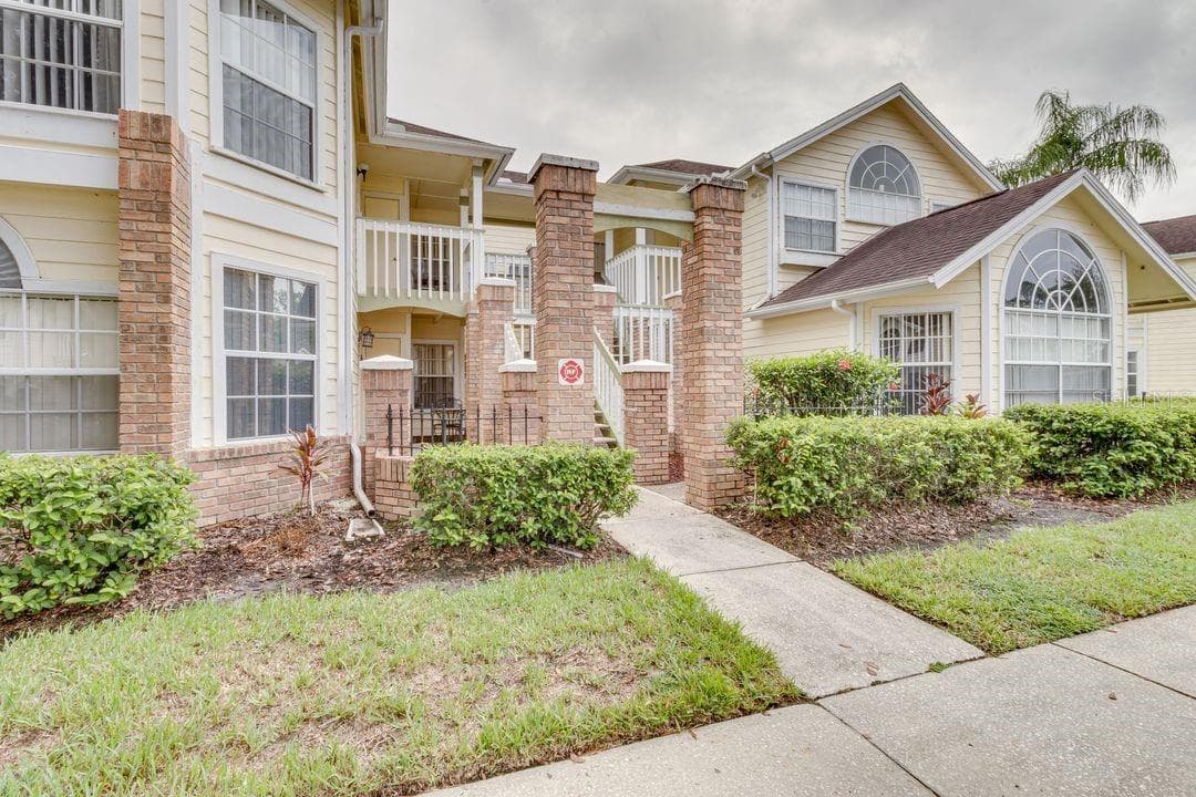 5004 LAGUNA BAY CIR #54