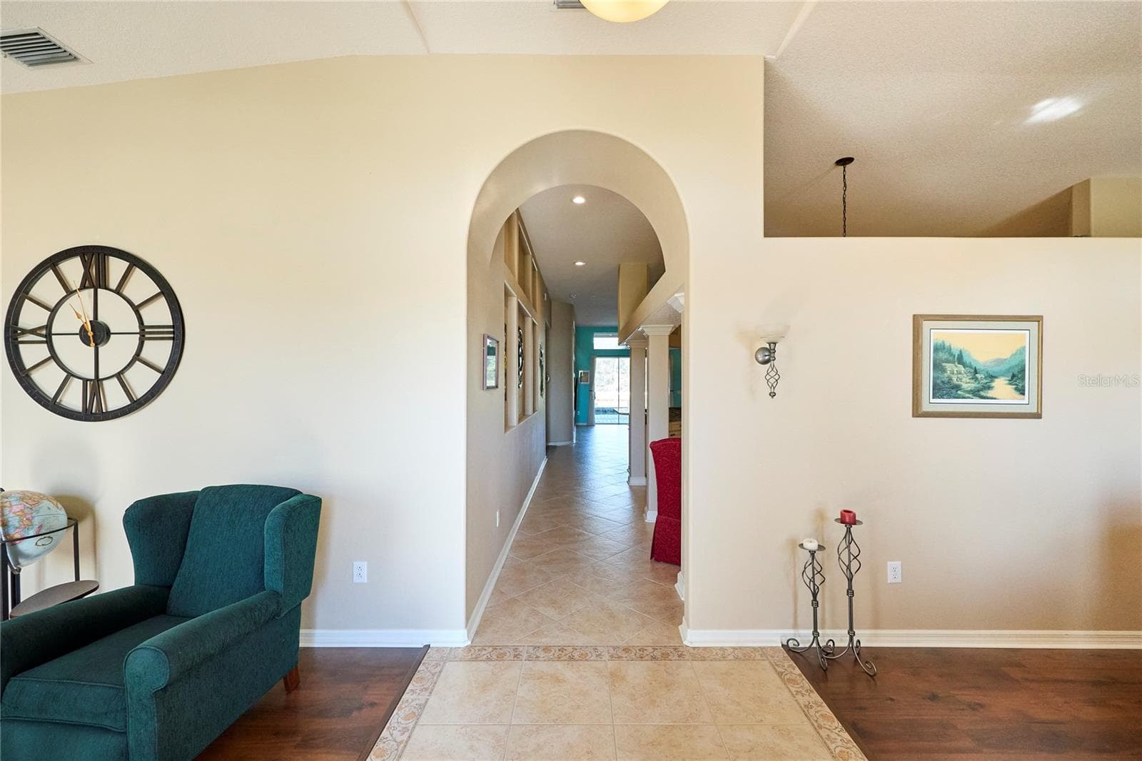 Single Family Residence at 18016 ROYAL FOREST DR, TAMPA, photo 5 of 71