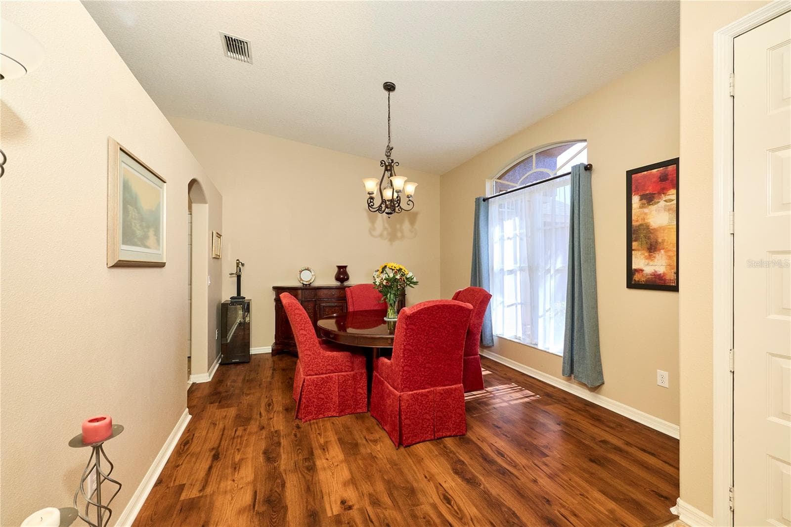 Single Family Residence at 18016 ROYAL FOREST DR, TAMPA, photo 7 of 71