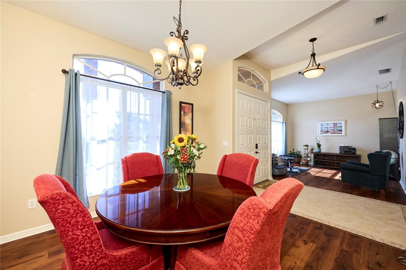Single Family Residence at 18016 ROYAL FOREST DR, TAMPA, photo 8 of 71