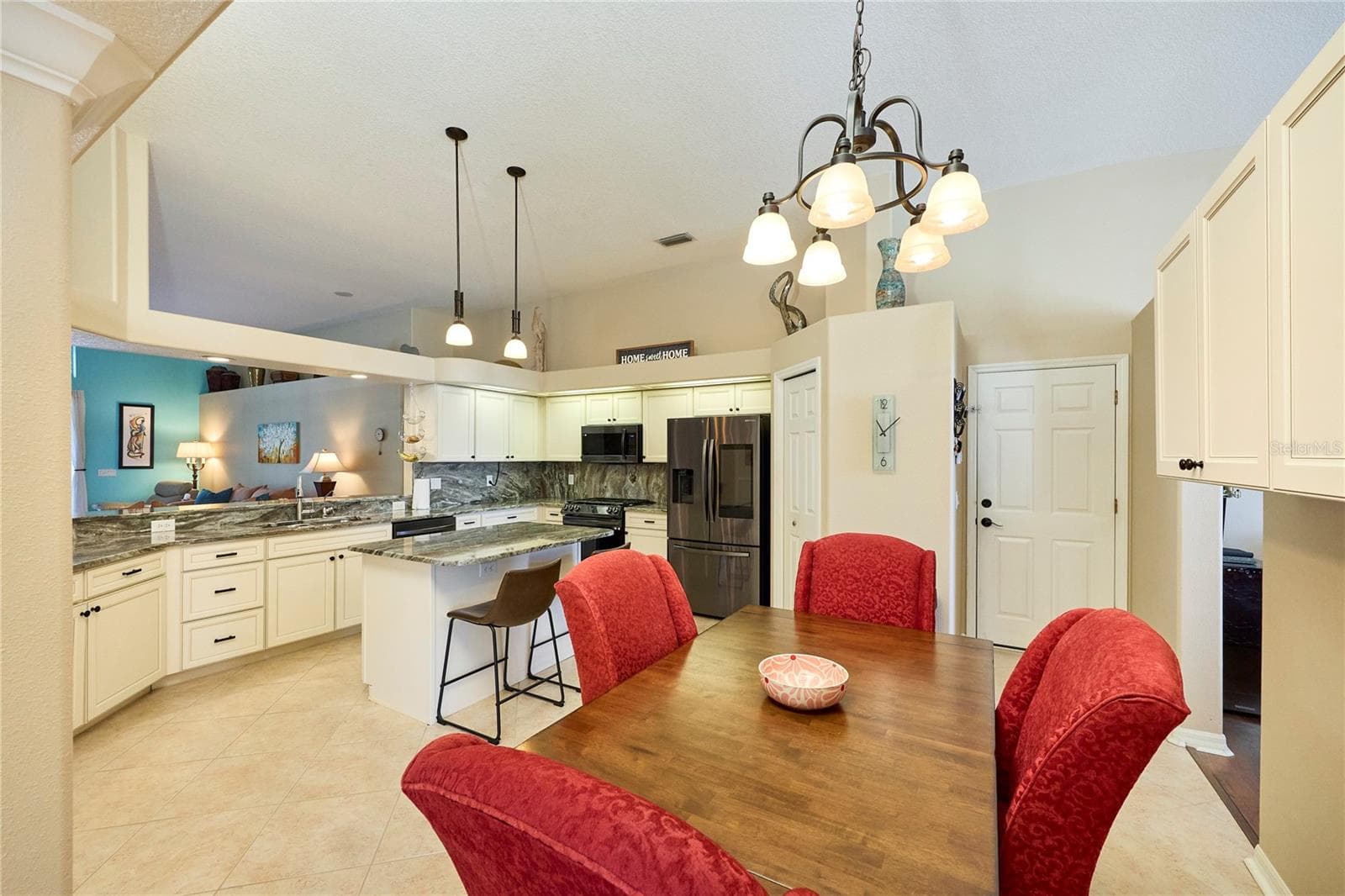 Single Family Residence at 18016 ROYAL FOREST DR, TAMPA, photo 12 of 71