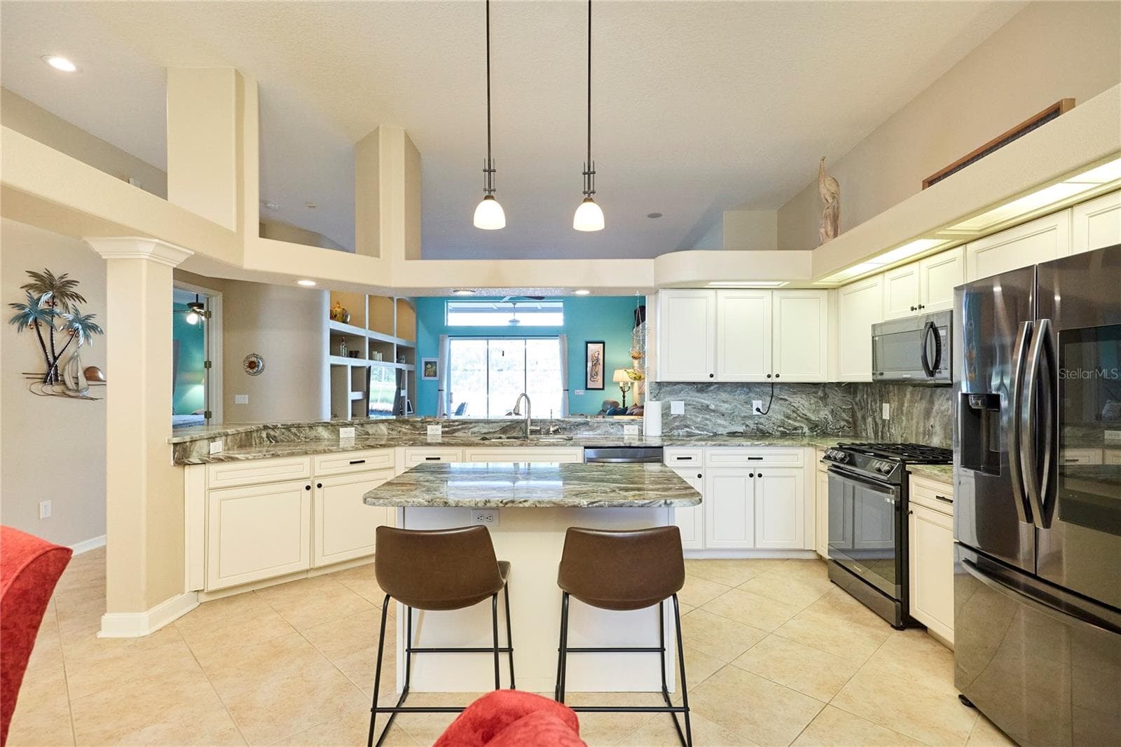Single Family Residence at 18016 ROYAL FOREST DR, TAMPA, photo 16 of 71