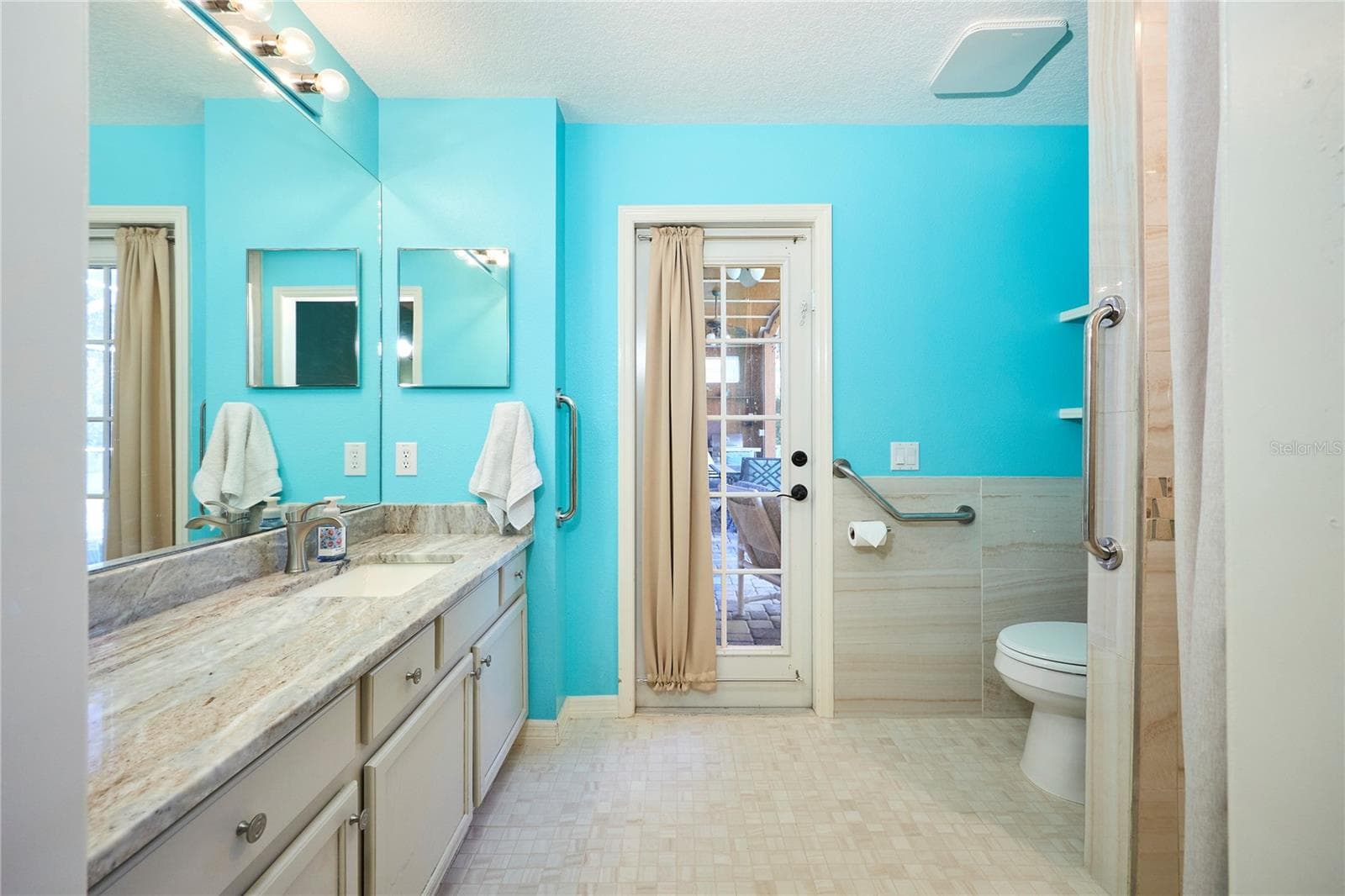 Single Family Residence at 18016 ROYAL FOREST DR, TAMPA, photo 53 of 71