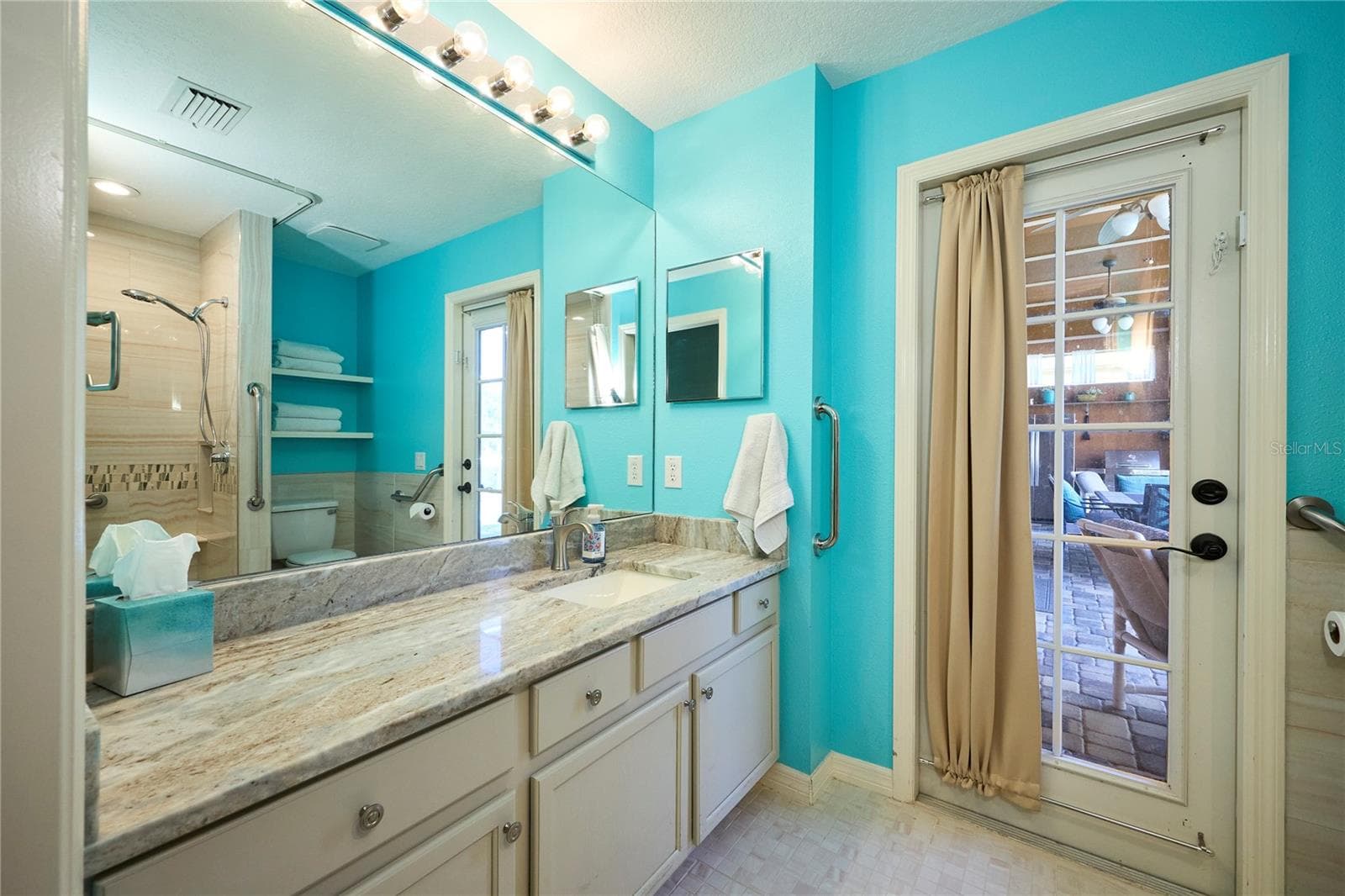 Single Family Residence at 18016 ROYAL FOREST DR, TAMPA, photo 54 of 71