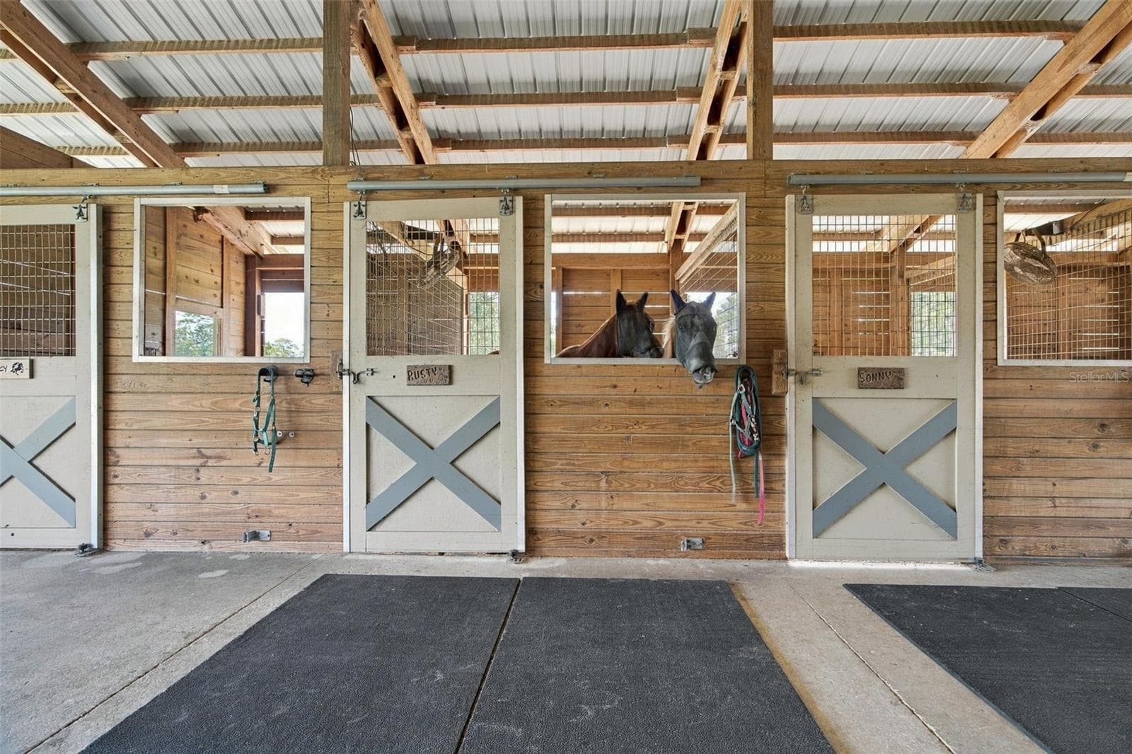 Every one of your horses has a comfortable 12 x 12 stall - 6722 W SENTINEL BLUFF PATH, BEVERLY HILLS