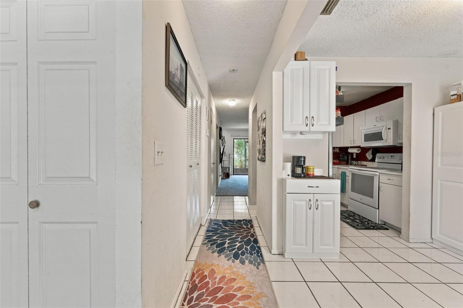 Single Family Residence at 1446 HIGHLAND RIDGE CIR, BRANDON, photo 4 of 28