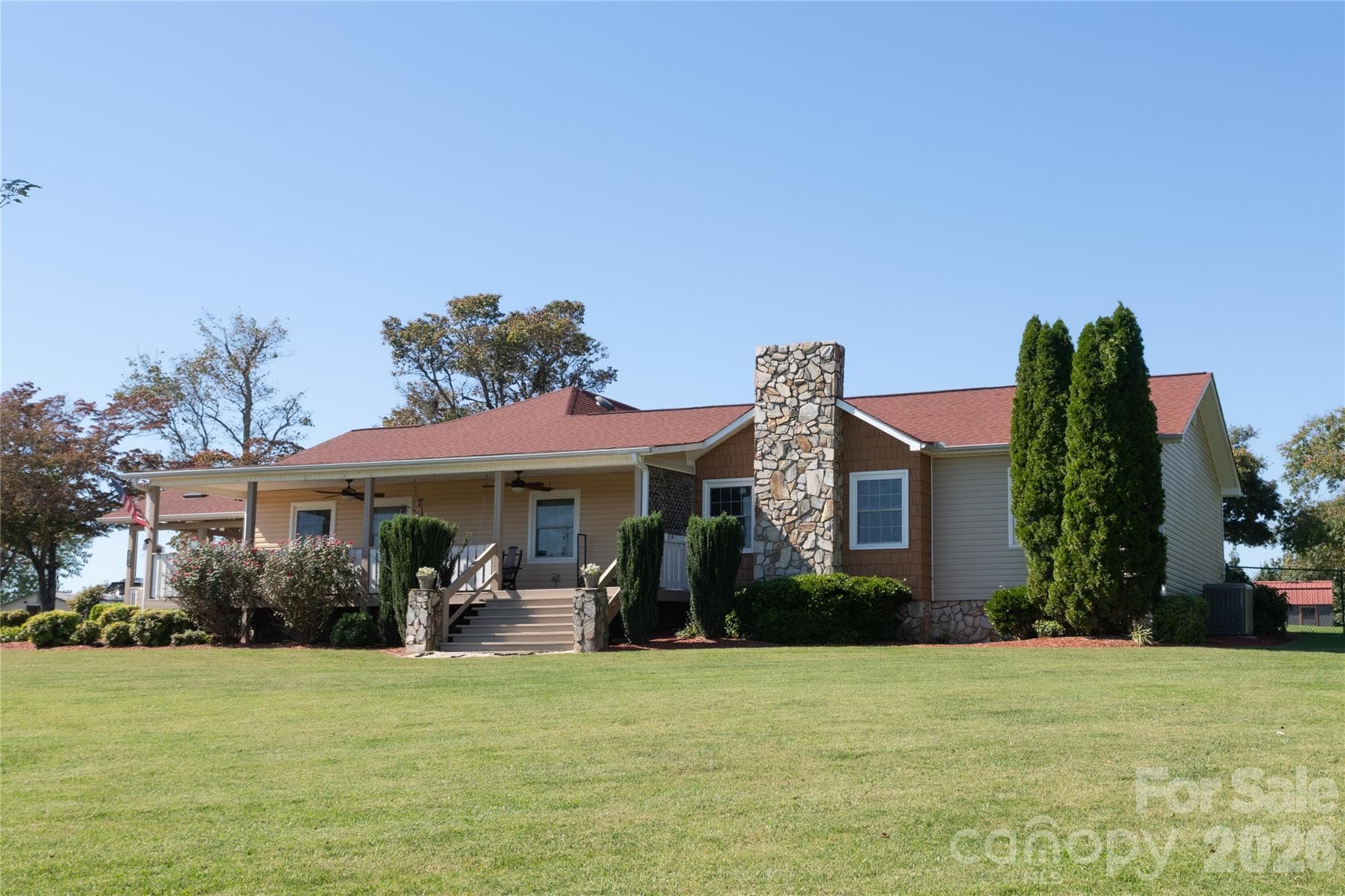 Single Family Residence at 4128 Icard Ridge Road, Hickory, photo 2 of 48