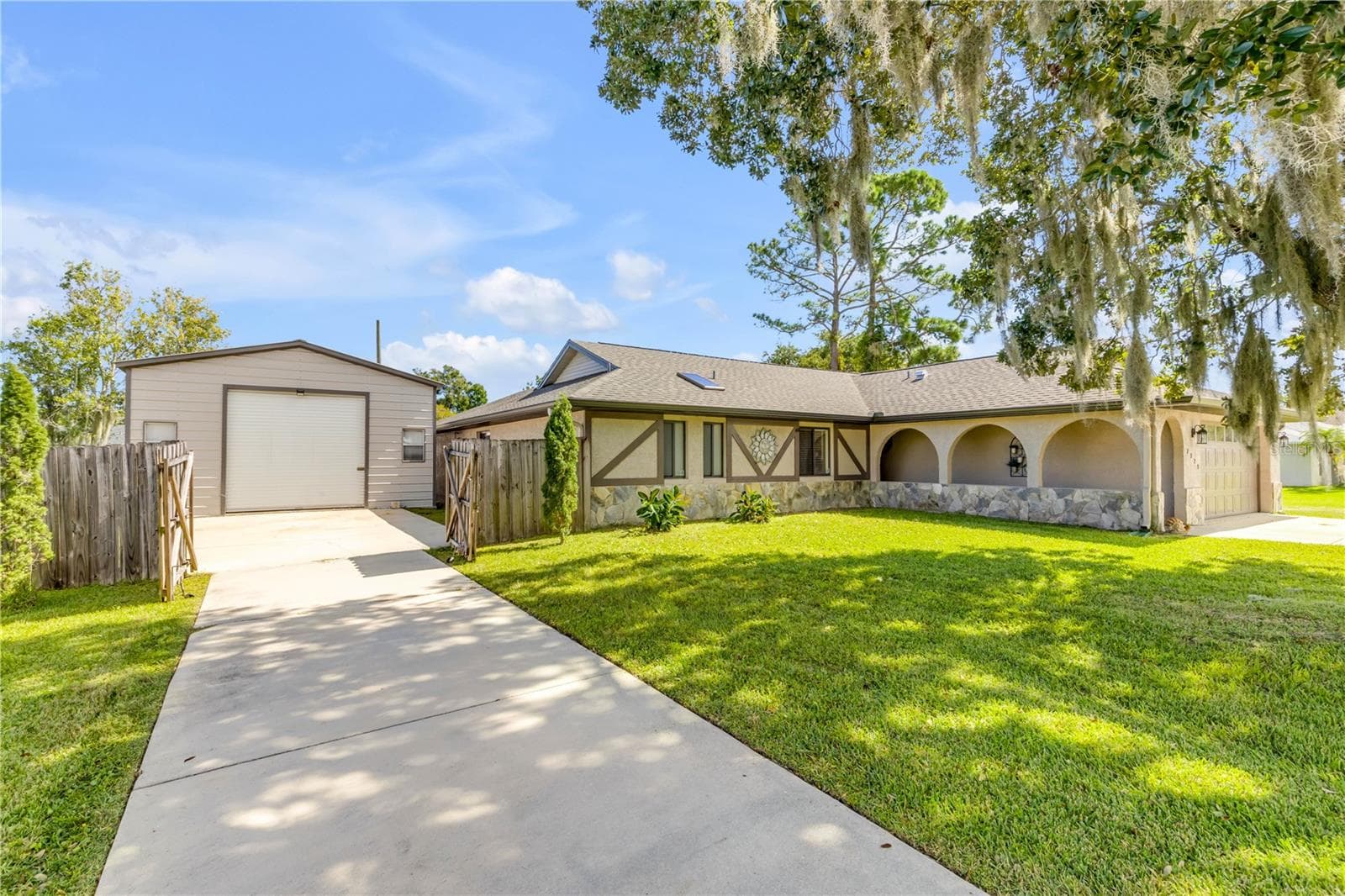 2729 QUEEN PALM DR