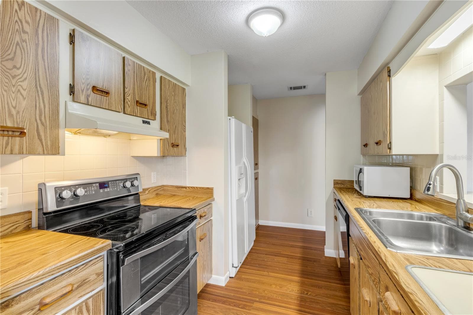Single Family Residence at 2729 QUEEN PALM DR, EDGEWATER, photo 9 of 16