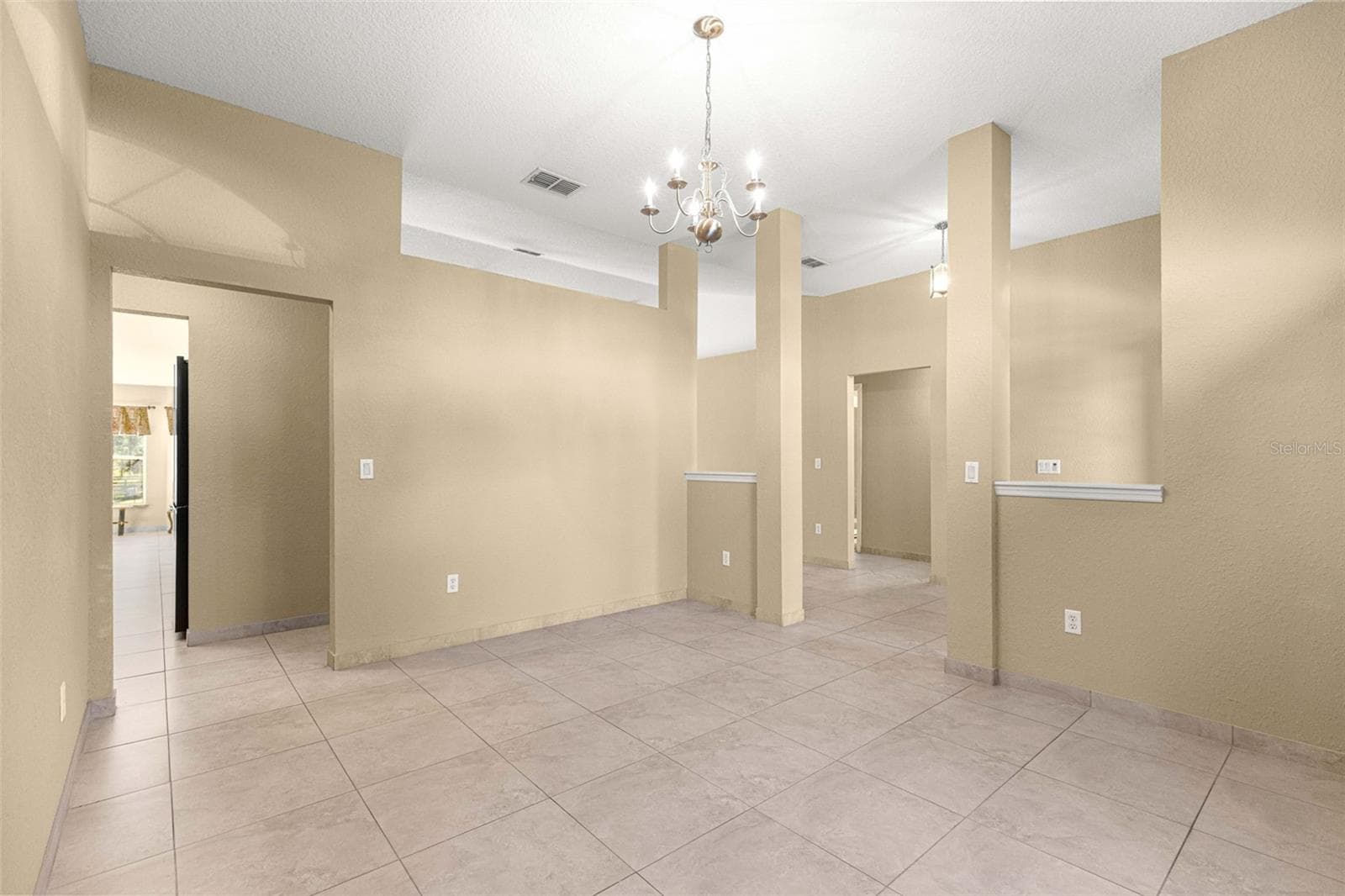 Single Family Residence at 19 SUNRISE CT, OCALA, photo 7 of 73