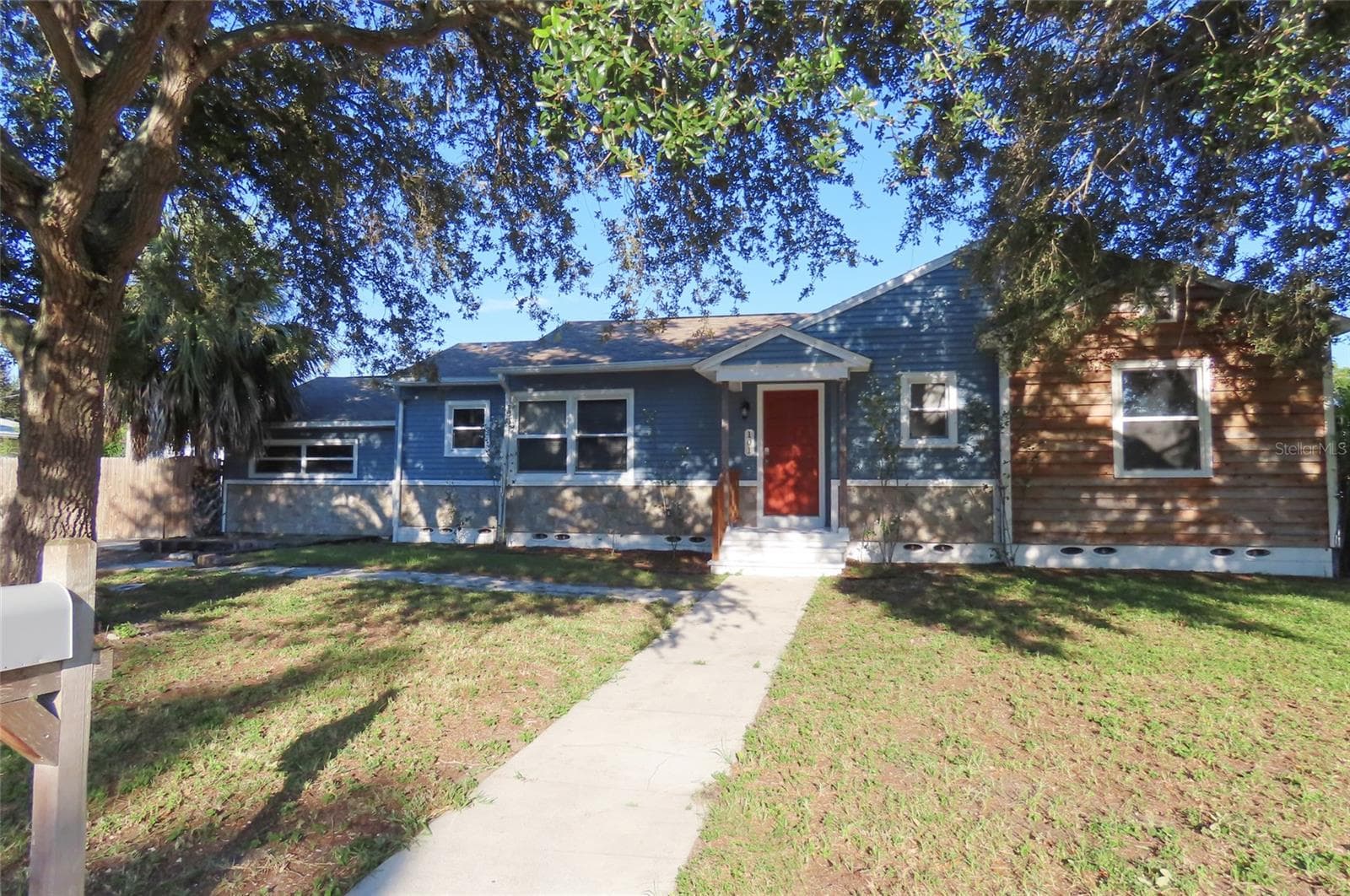 Single Family Residence at 101 N GLENWOOD AVE, CLEARWATER, photo 2 of 60