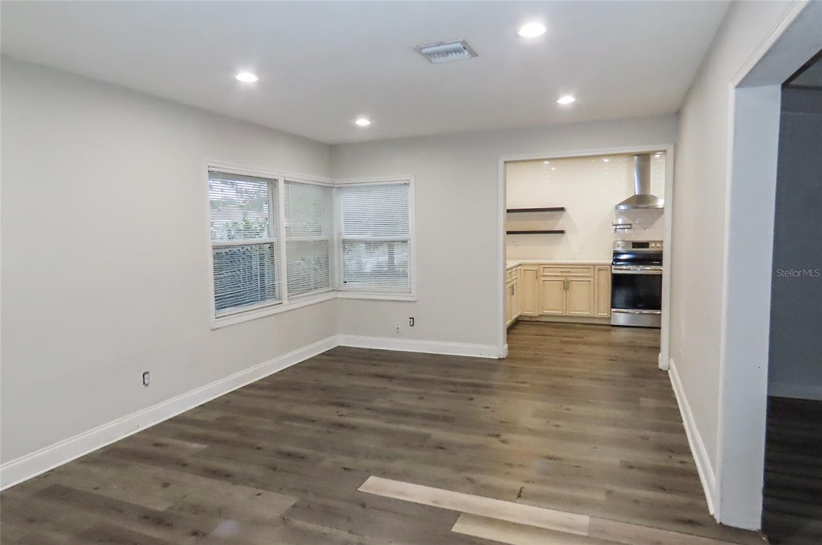 Single Family Residence at 101 N GLENWOOD AVE, CLEARWATER, photo 6 of 60