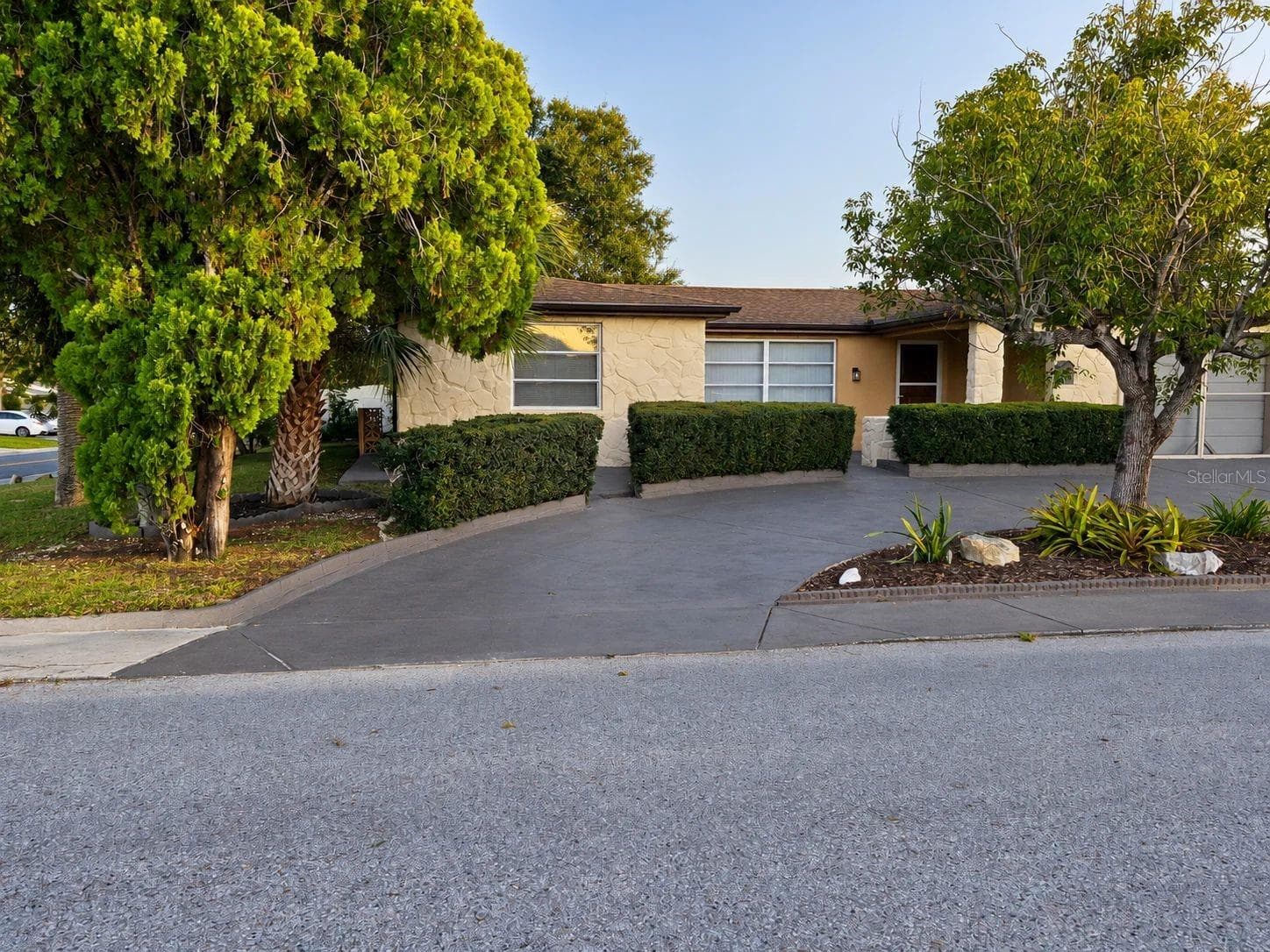 Single Family Residence at 9926 LAKESIDE LN, PORT RICHEY, photo 4 of 51
