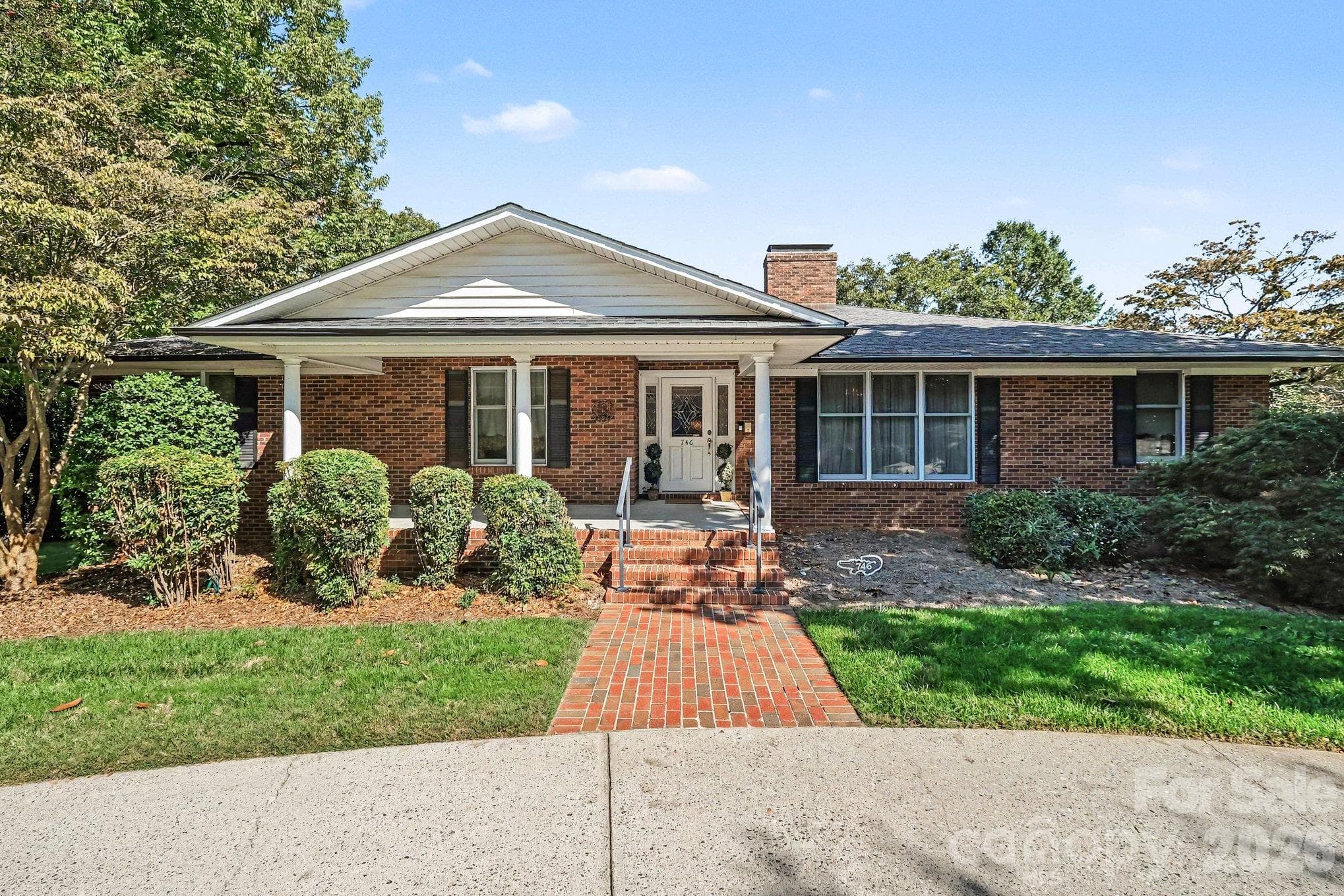 746 Grandview Drive NE