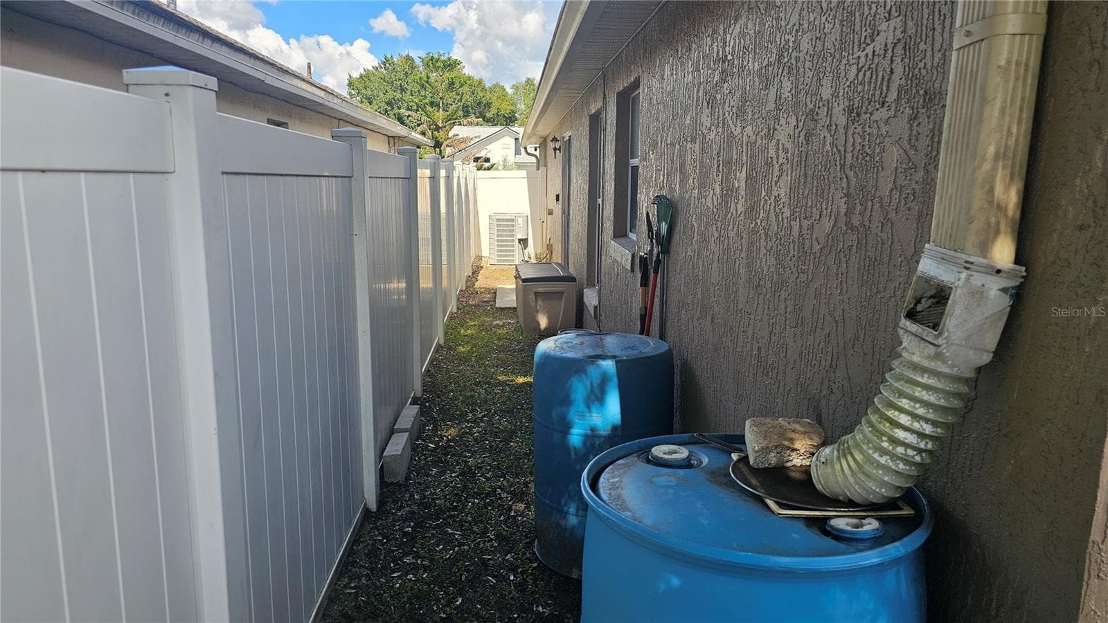 Side Exterior & Vinyl Fencing - 8632 FOLEY DR, ORLANDO