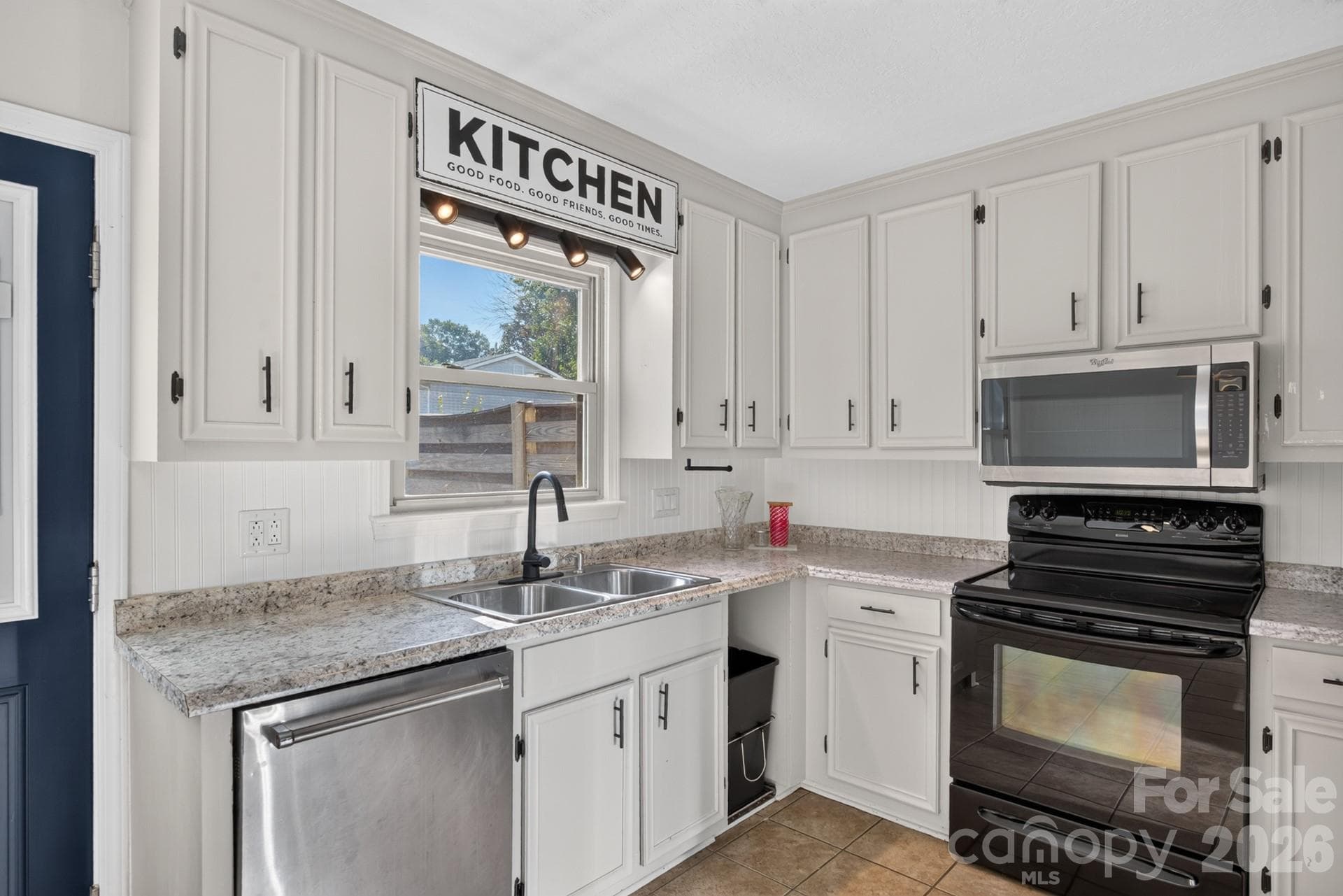 Townhouse at 817 Mitchell Avenue, Salisbury, photo 2 of 23