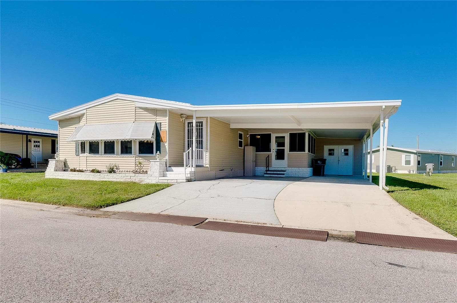 Manufactured Home at 8905 34TH AVE E, PALMETTO, photo 2 of 52