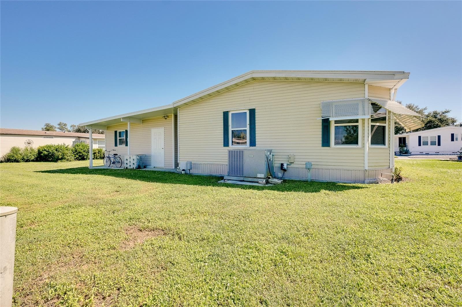 Manufactured Home at 8905 34TH AVE E, PALMETTO, photo 4 of 52
