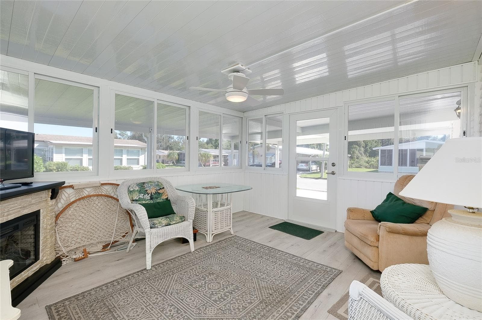 Manufactured Home at 8905 34TH AVE E, PALMETTO, photo 9 of 52
