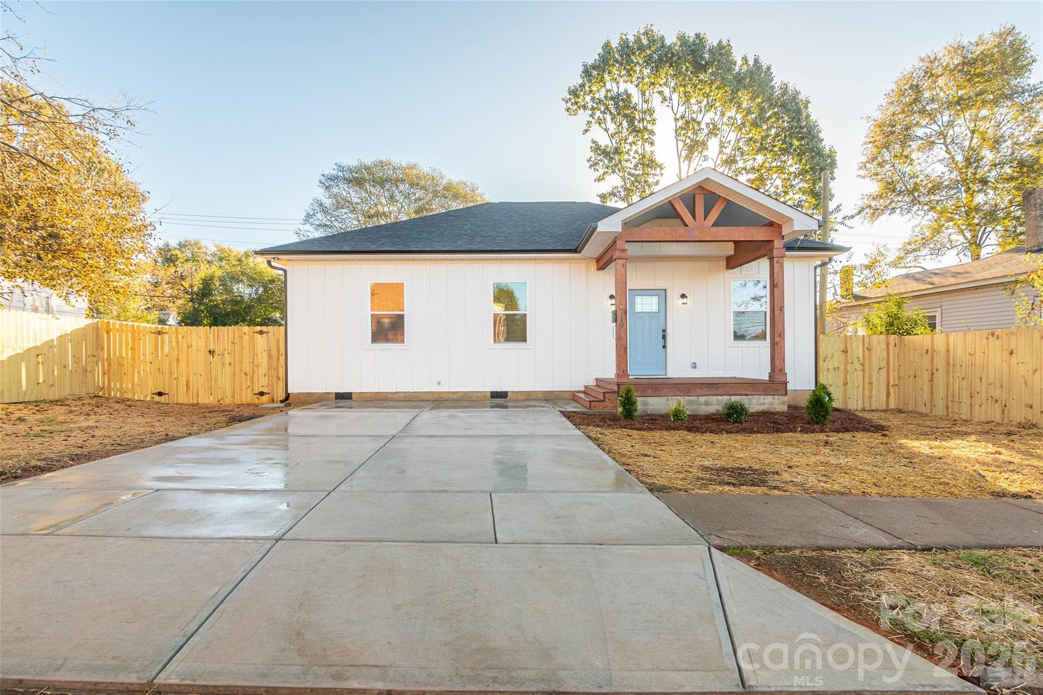 Single Family Residence at 719 Smith Street, Shelby, photo 4 of 30