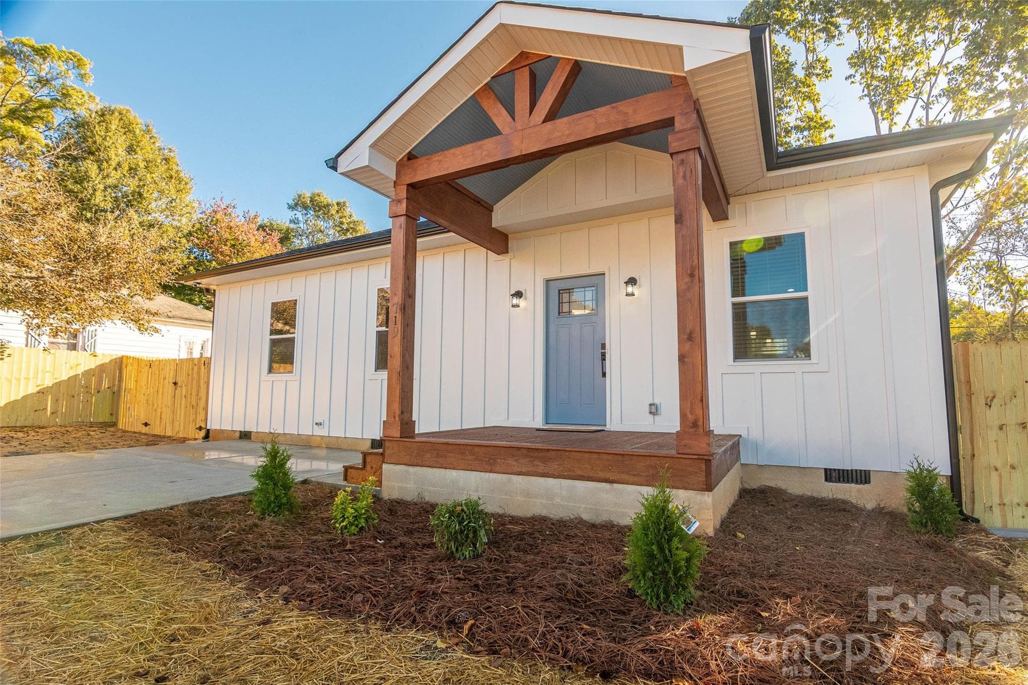 Single Family Residence at 719 Smith Street, Shelby, photo 6 of 30