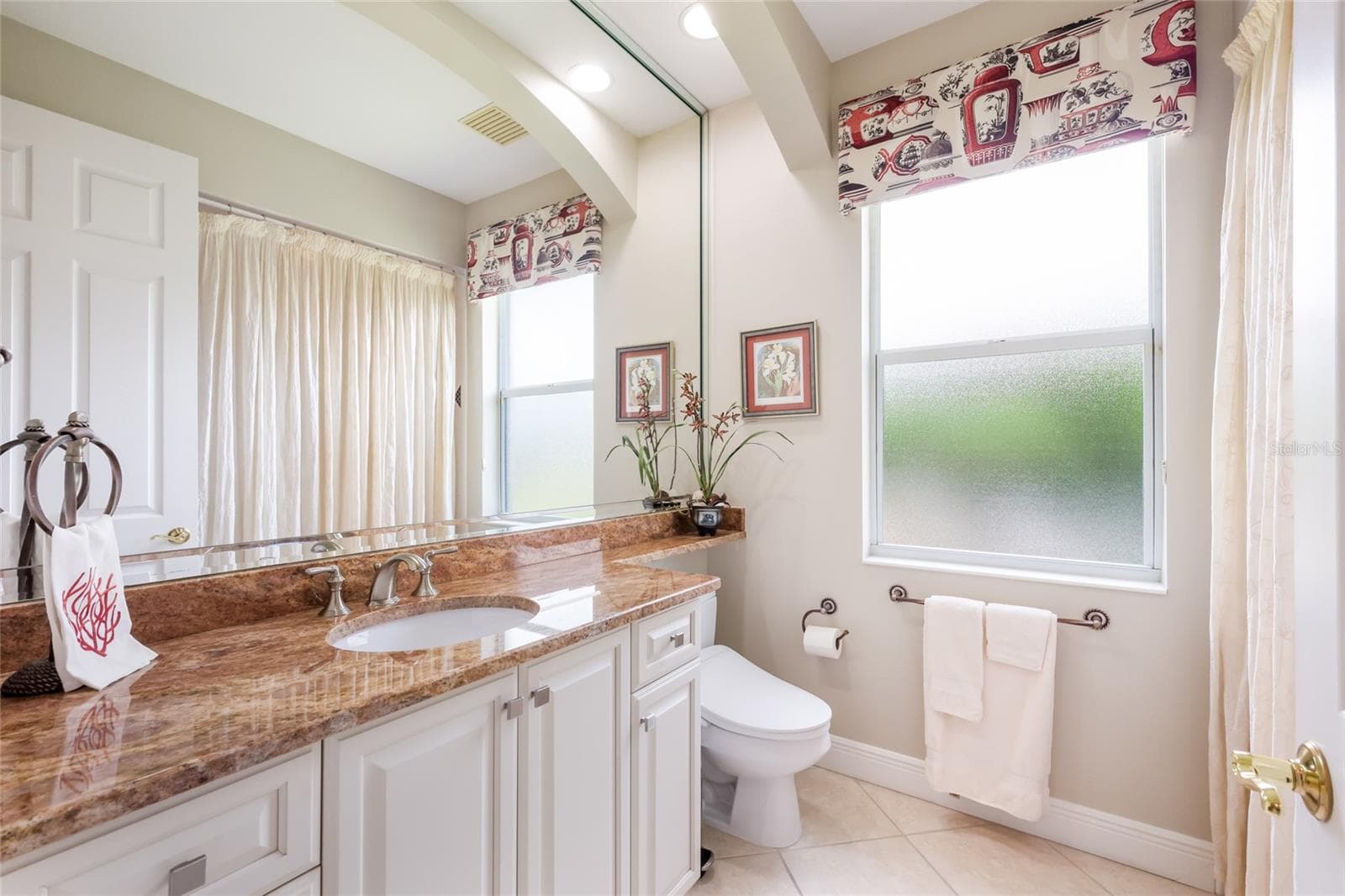Guest bath between bedroom 3 and 4 also serves as pool bath - 13409 KILDARE PL, LAKEWOOD RANCH
