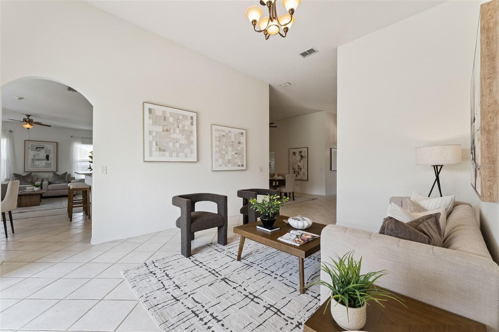 Living Room - 330 LAKE AMBERLEIGH DR, WINTER GARDEN