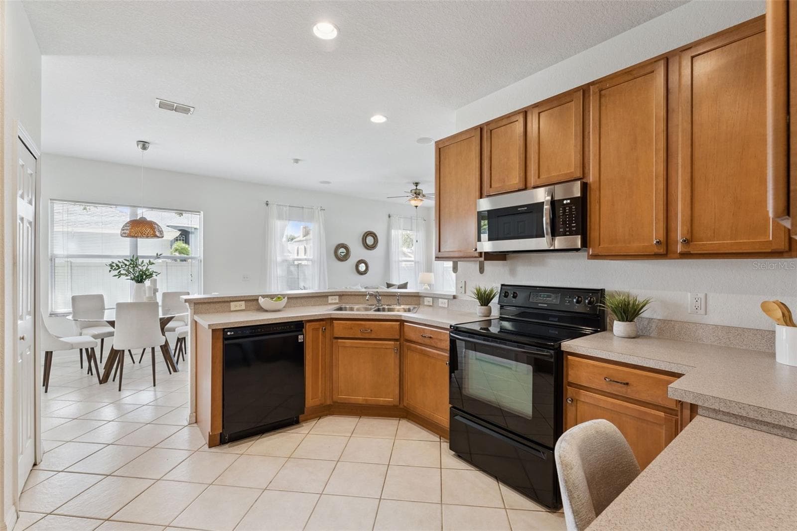 Kitchen - 330 LAKE AMBERLEIGH DR, WINTER GARDEN