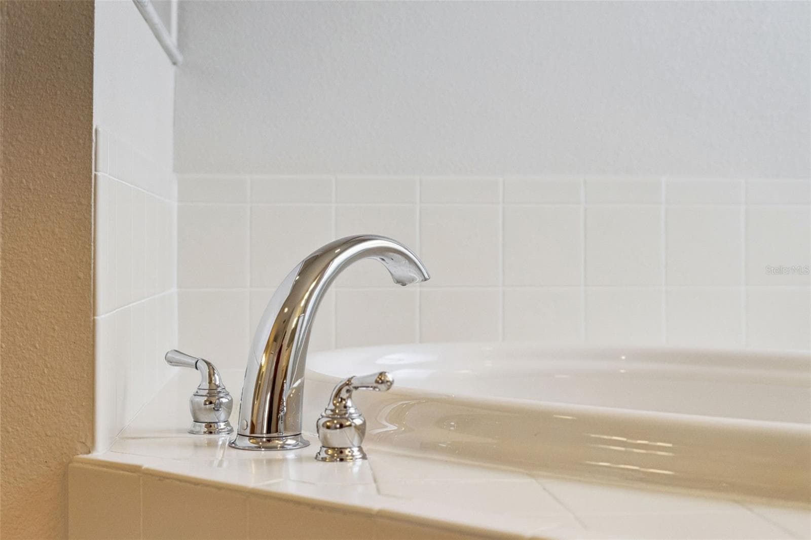 Bath1 - 330 LAKE AMBERLEIGH DR, WINTER GARDEN