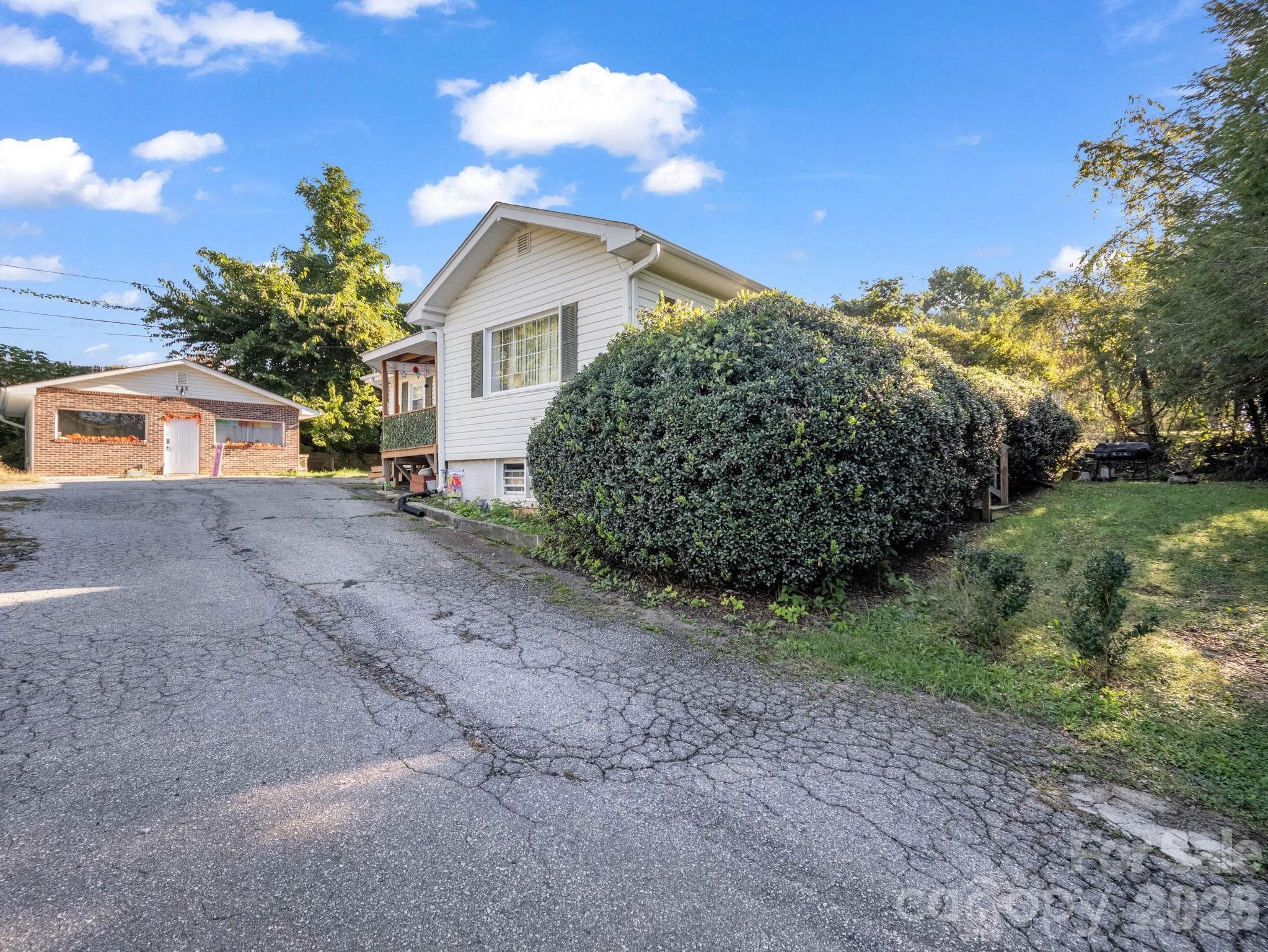 Driveway - 228 Stoney Mountain Road, Hendersonville