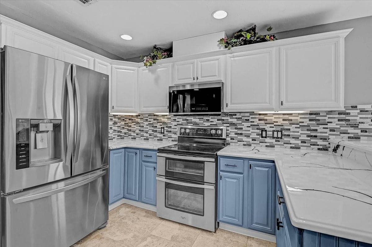 Kitchen - 7739 33RD LN E, SARASOTA