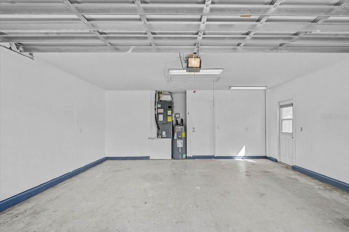 Garage 20' x 20' - 7739 33RD LN E, SARASOTA
