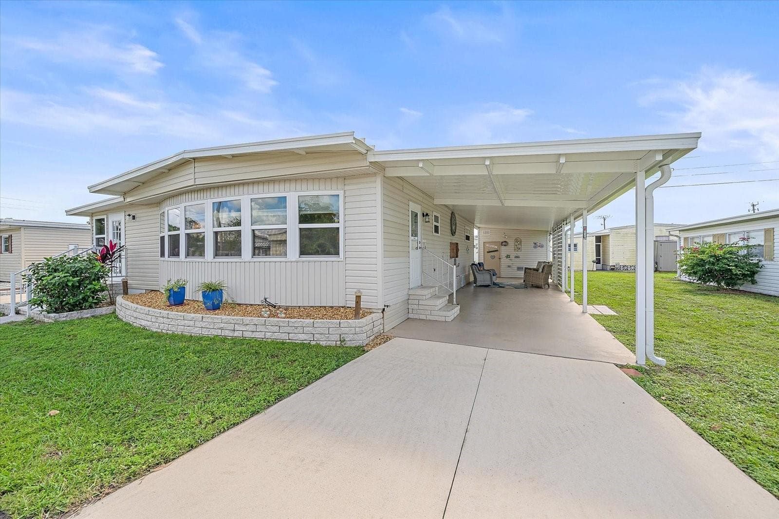 102 DEL RIO DR