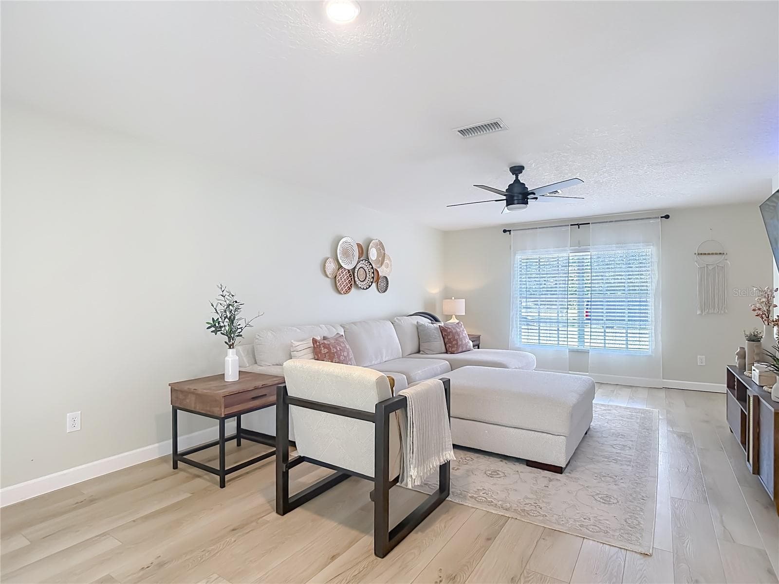 Single Family Residence at 1417 BAVON AVE, SPRING HILL, photo 9 of 79