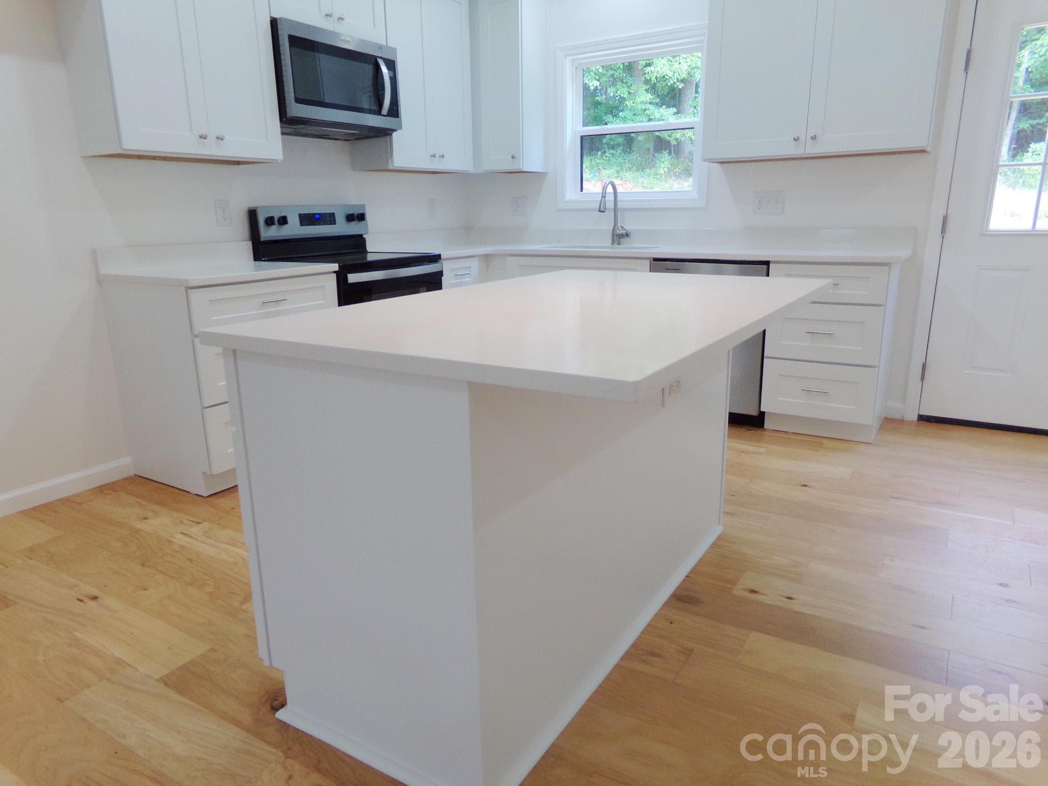 Kitchen Island Countertop Seating - 914 Old Hollis Road, Ellenboro