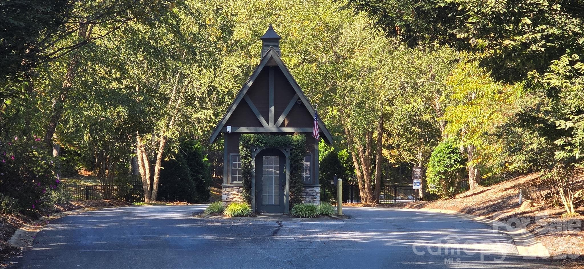 Gated Community - 208 Turning Leaf Drive, Nebo