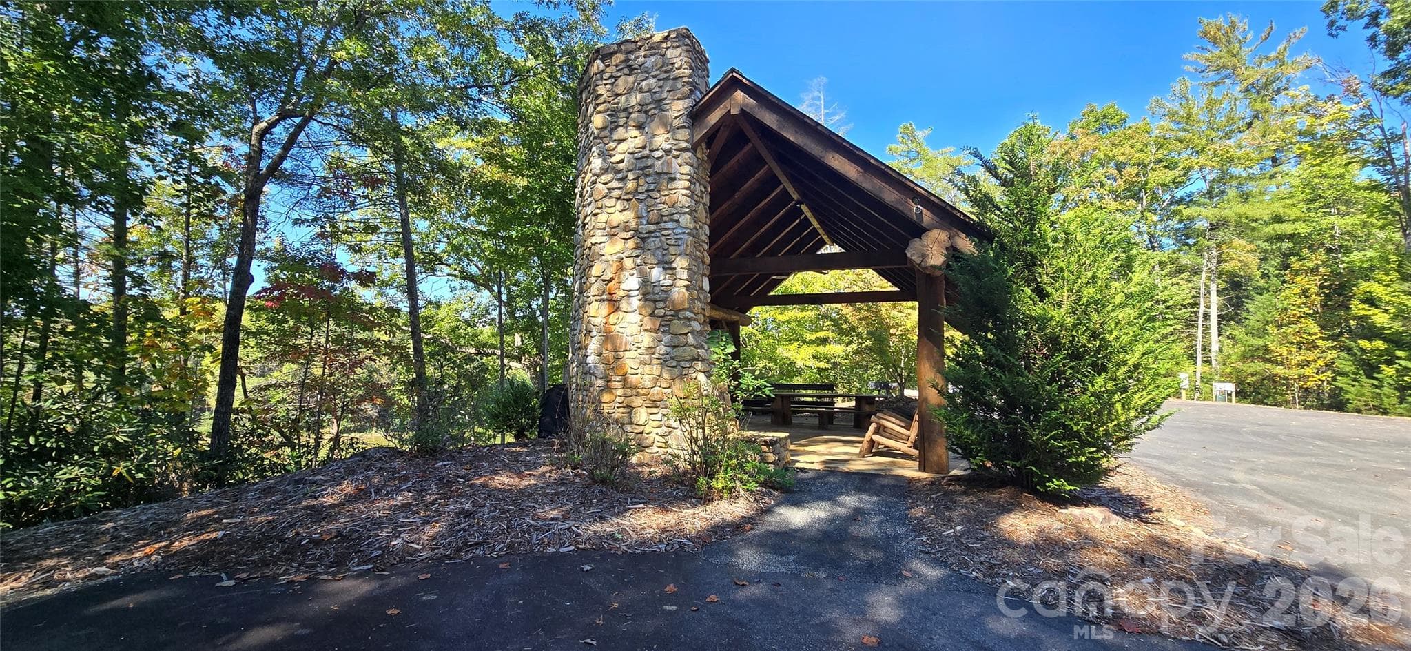 Community Pavillion - 208 Turning Leaf Drive, Nebo