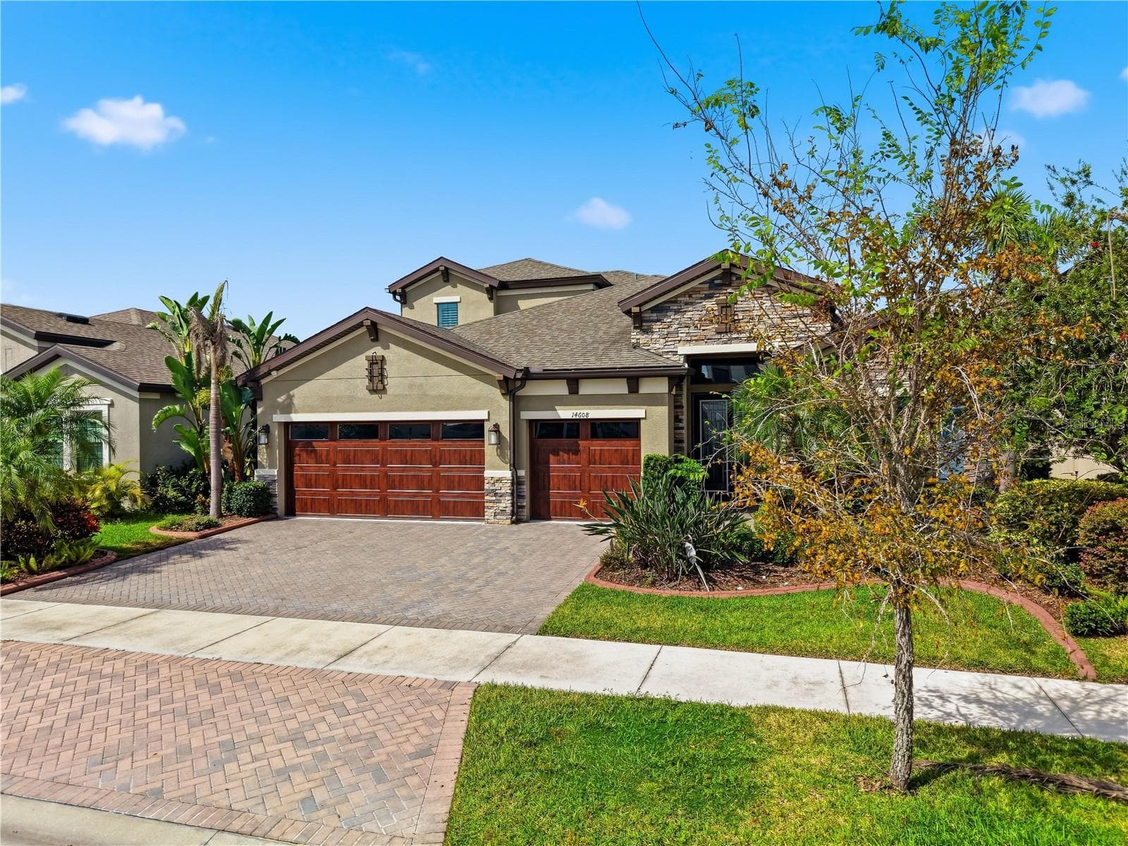 Single Family Residence at 14608 RED CASTLE AVE, LITHIA, photo 3 of 60
