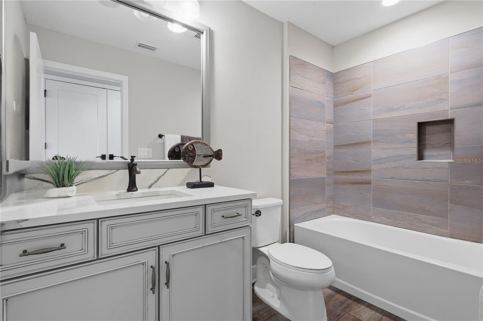 Single Family Residence at 14608 RED CASTLE AVE, LITHIA, photo 30 of 60
