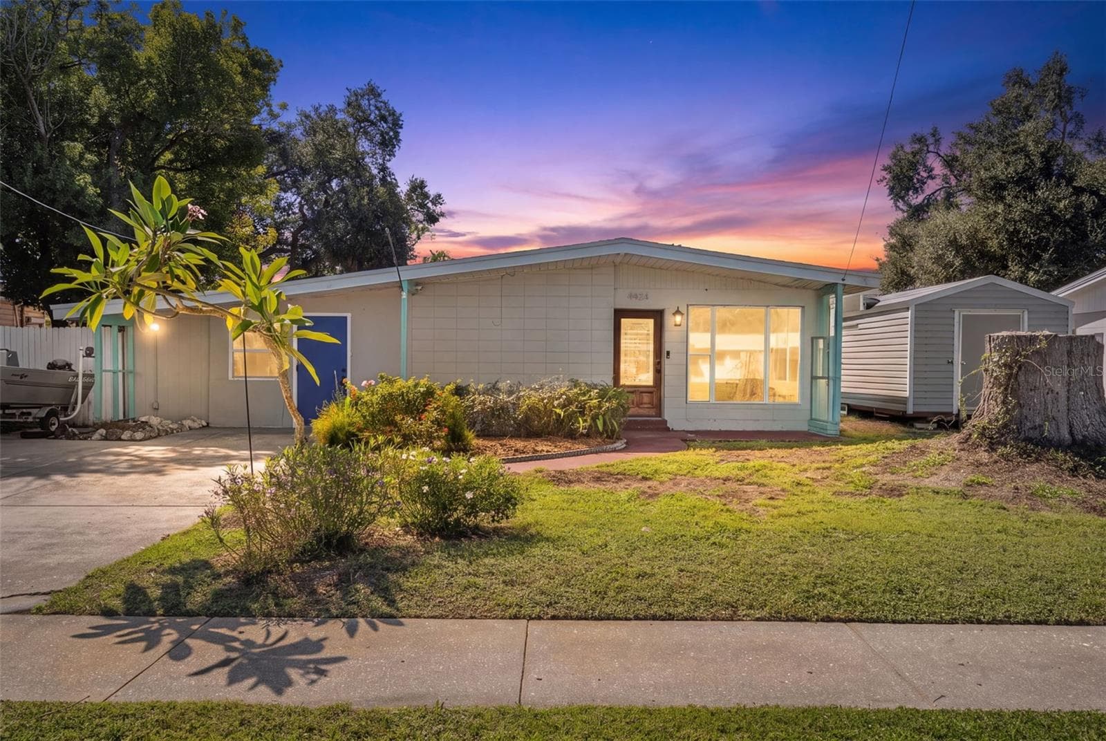 Single Family Residence at 4424 W IOWA AVE, TAMPA, photo 2 of 62