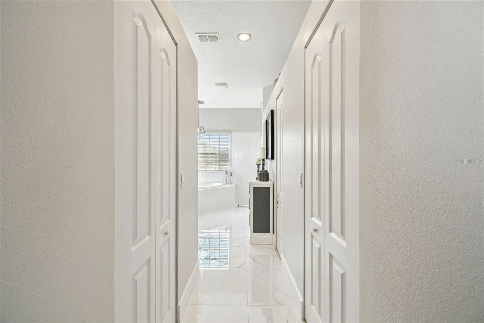 Primary ensuite entrance - 18325 DAVENTRY CT, HUDSON