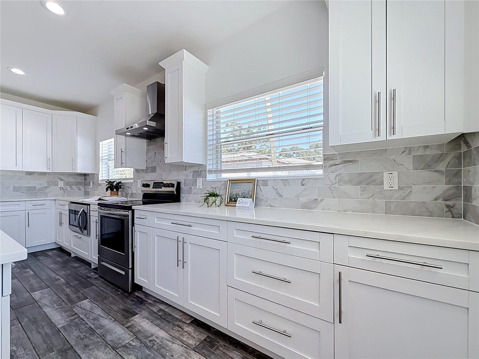 Single Family Residence at 427 39TH ST S, ST PETERSBURG, photo 14 of 71