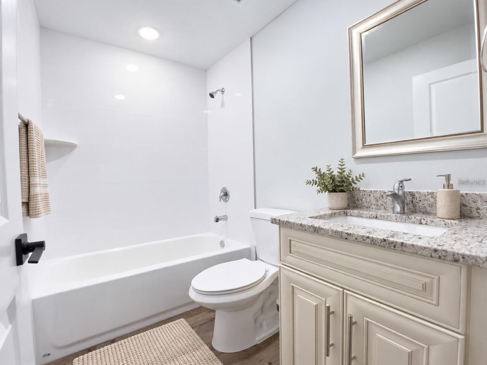 Virtually staged - 1130 CENTRAL PKWY, DELAND