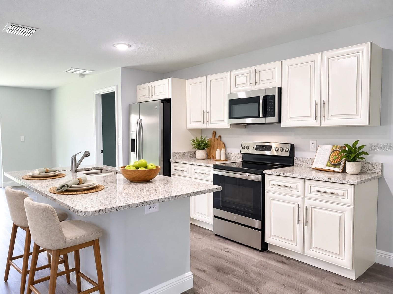 Virtually staged - 1130 CENTRAL PKWY, DELAND