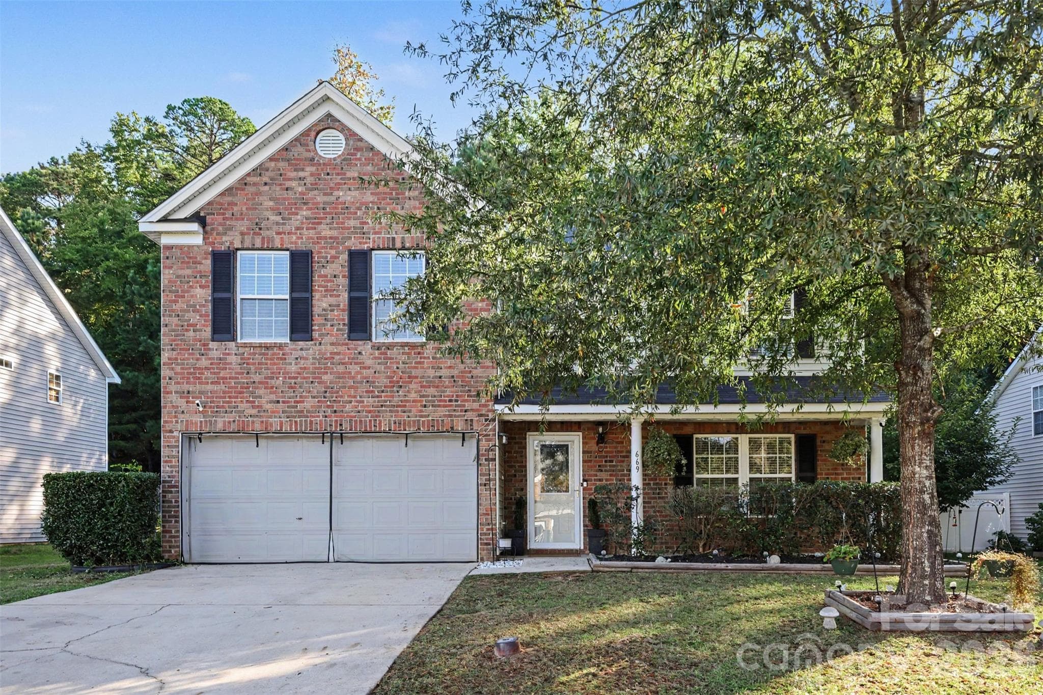 Single Family Residence at 669 Lynville Lane, Rock Hill, photo 2 of 26