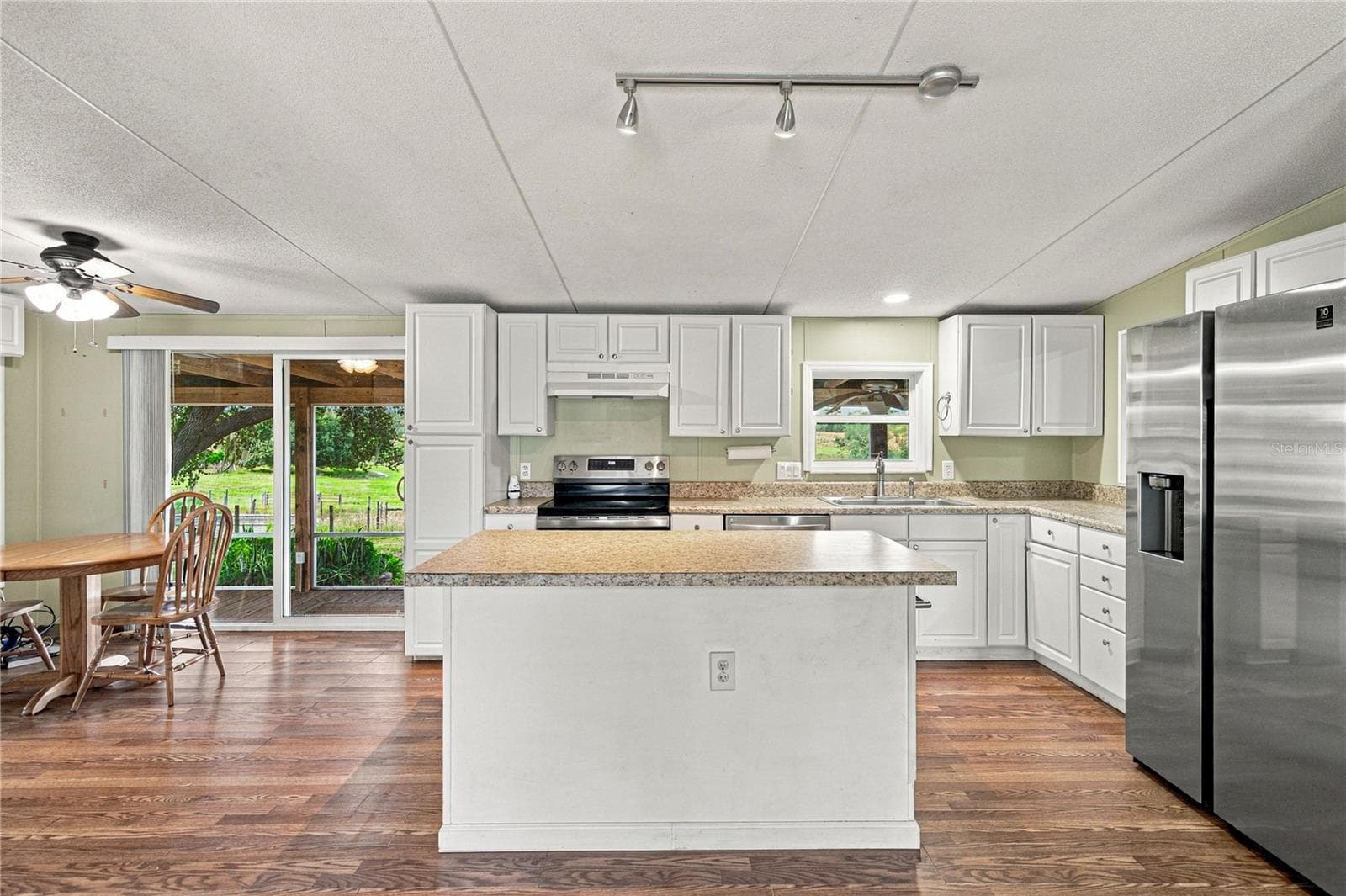 Manufactured Home at 713 SULTENFUSS RD, BABSON PARK, photo 9 of 38