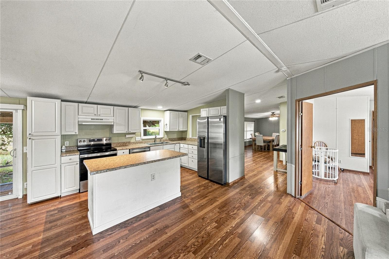 Manufactured Home at 713 SULTENFUSS RD, BABSON PARK, photo 10 of 38
